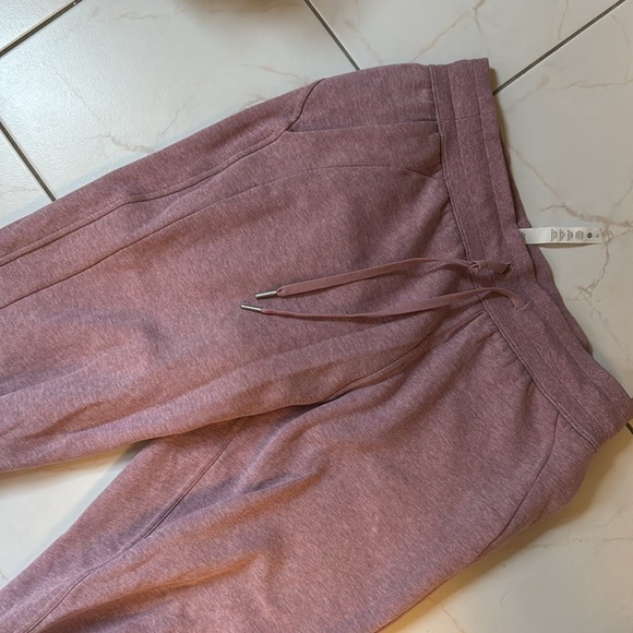 Like new Lululemon scuba joggers - Picture 3 of 4